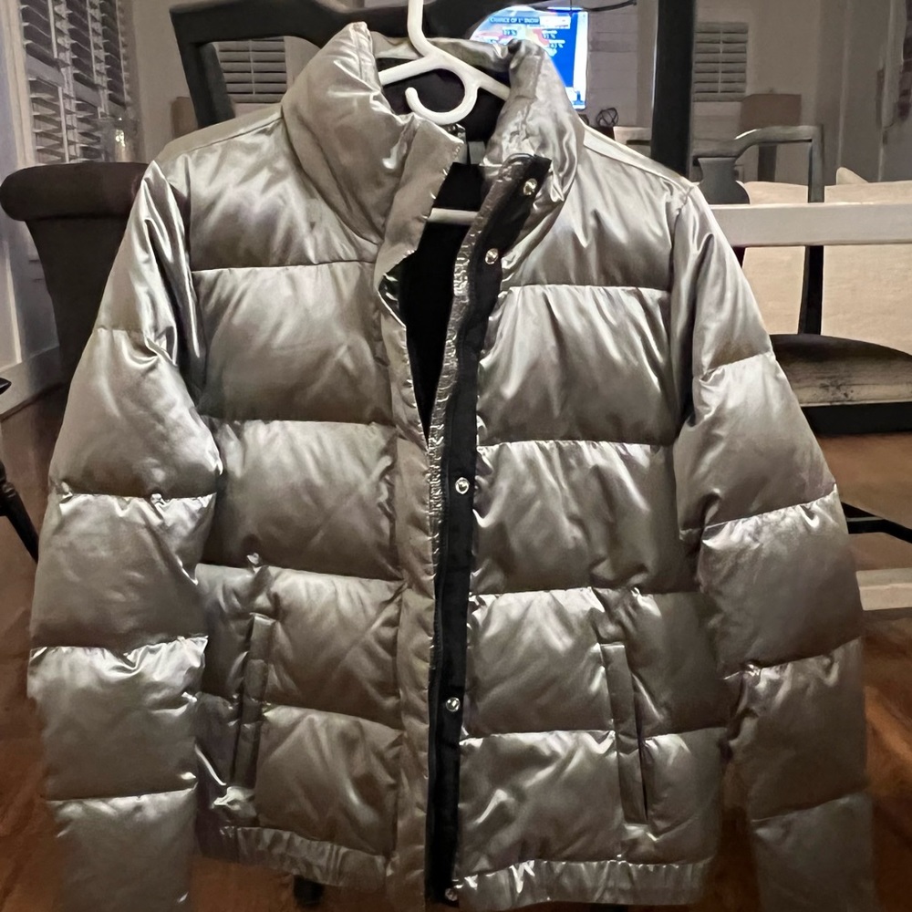 Athlete silver puffer size large but fits like a small